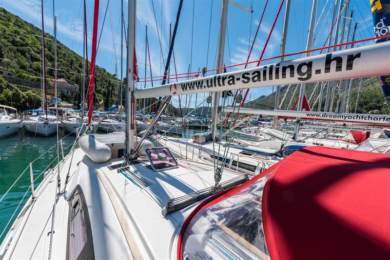 Book yachts online - sailboat - Oceanis 43 - SREBRNA II - rent