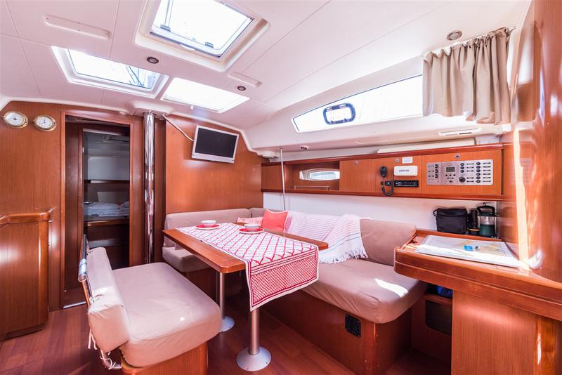 Book yachts online - sailboat - Oceanis 43 - SREBRNA II - rent