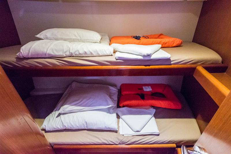 Book yachts online - sailboat - Oceanis 43 - SREBRNA II - rent