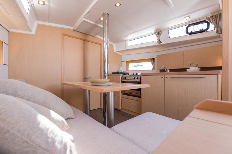 Book yachts online - sailboat - Oceanis 38.1 - MAJANO - rent