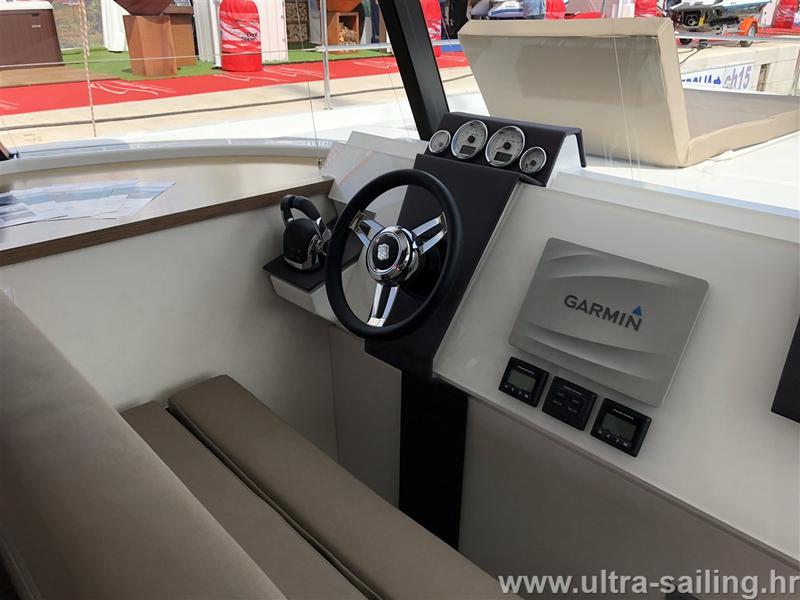 Book yachts online - powercatamaran - MY 37 - MY HOLIDAY- with AC and generator - rent