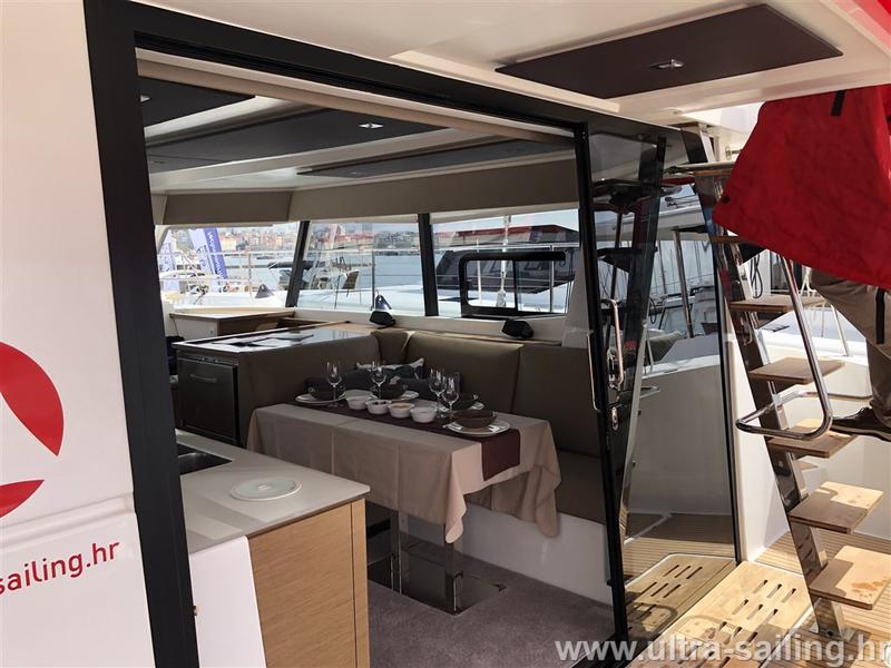 Book yachts online - powercatamaran - MY 37 - MY HOLIDAY- with AC and generator - rent