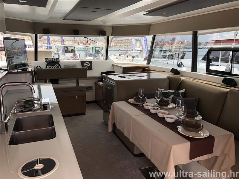 Book yachts online - powercatamaran - MY 37 - MY HOLIDAY- with AC and generator - rent