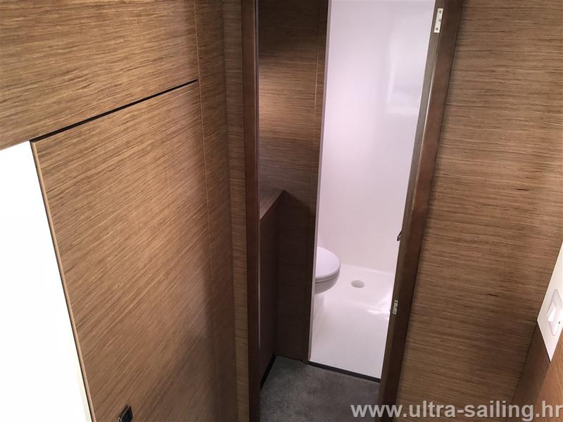 Book yachts online - powercatamaran - MY 37 - MY HOLIDAY- with AC and generator - rent