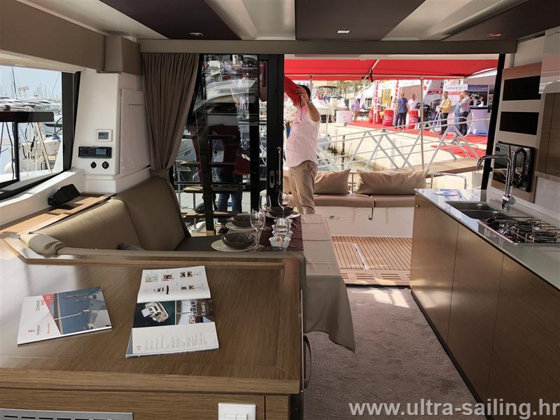 Book yachts online - powercatamaran - MY 37 - MY HOLIDAY- with AC and generator - rent