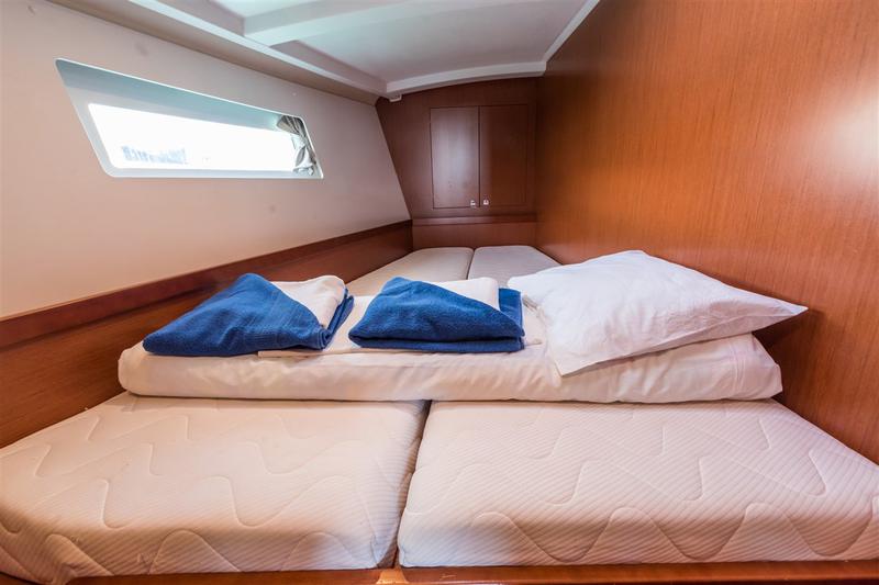 Book yachts online - sailboat - Oceanis 45 - ZOA - rent