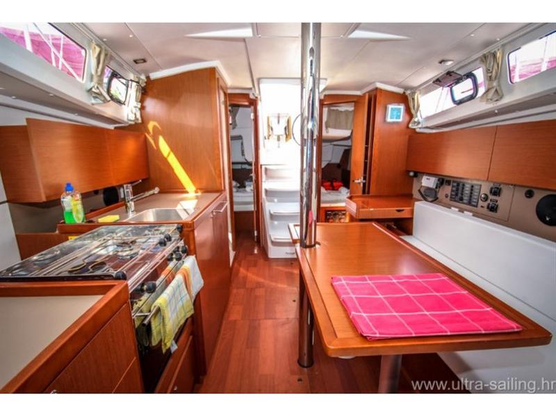 Book yachts online - sailboat - Oceanis 35 - GALA - rent