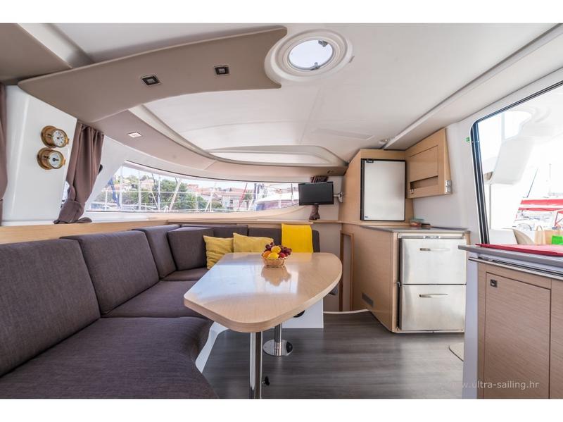 Book yachts online - catamaran - Lipari 41 - UNS INN - rent