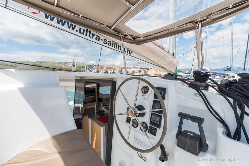 Book yachts online - catamaran - Lipari 41 - UNS INN - rent