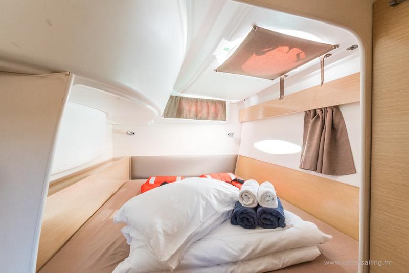 Book yachts online - catamaran - Lipari 41 - UNS INN - rent