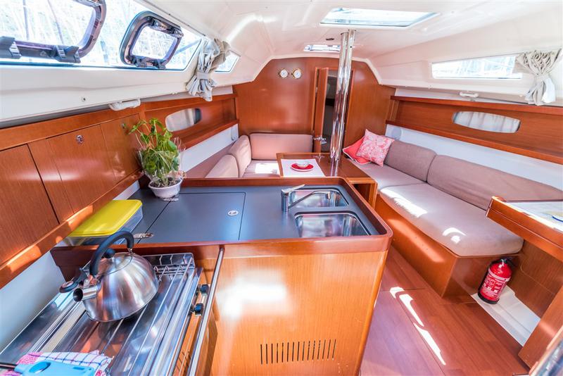 Book yachts online - sailboat - Oceanis 31 - BUDDY - rent