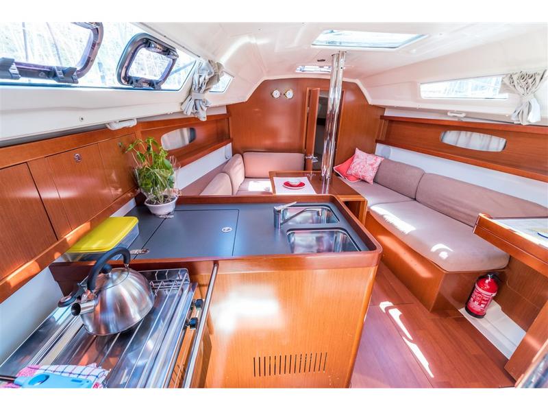 Book yachts online - sailboat - Oceanis 31 - BUDDY - rent