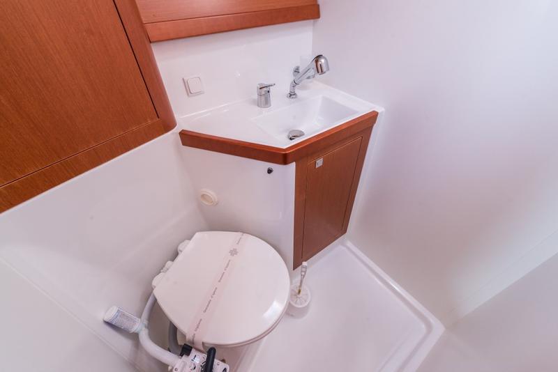 Book yachts online - sailboat - Oceanis 48 - SUMMER DREAM- with AC and generator - rent