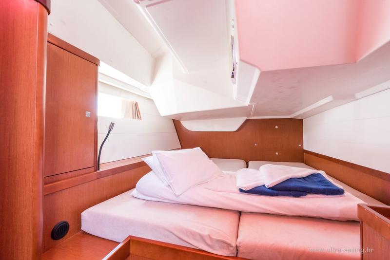 Book yachts online - sailboat - Oceanis 48 - SUMMER DREAM- with AC and generator - rent