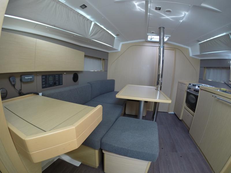 Book yachts online - sailboat - Oceanis 38 - Santa Clara - rent