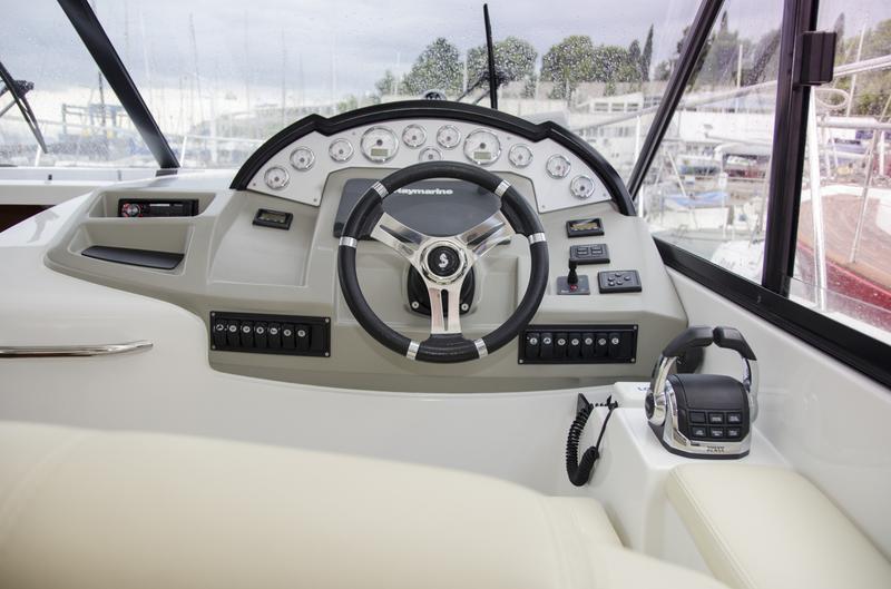 Book yachts online - motorboat - Antares 42 (2014) - ROKO V - rent