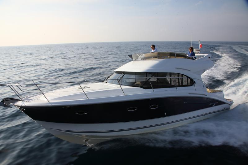 Book yachts online - motorboat - Antares 42 (2014) - ROKO V - rent