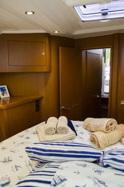 Book yachts online - motorboat - Antares 42 (2014) - ROKO V - rent