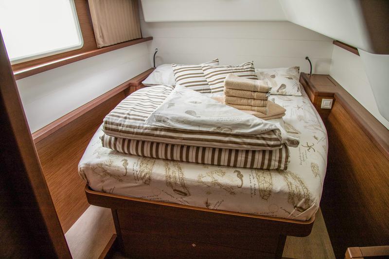 Book yachts online - catamaran - Lagoon 450 F (2019) ANJA equipped with generator, A/C (saloon+cabins), water maker, washer/dryer, dishwasher, microwave oven - ANJA I - rent