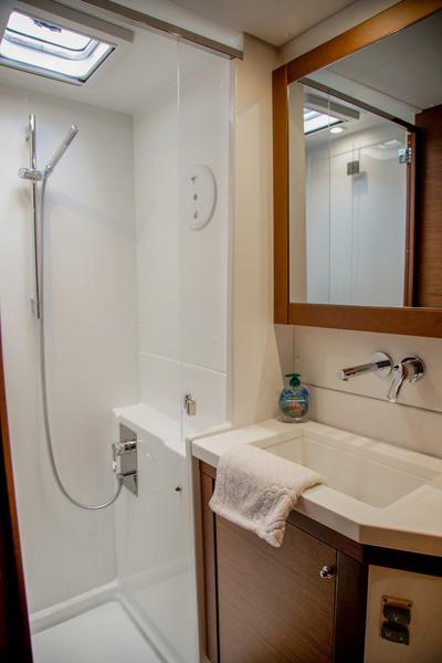 Book yachts online - catamaran - Lagoon 450 F (2019) ANJA equipped with generator, A/C (saloon+cabins), water maker, washer/dryer, dishwasher, microwave oven - ANJA I - rent