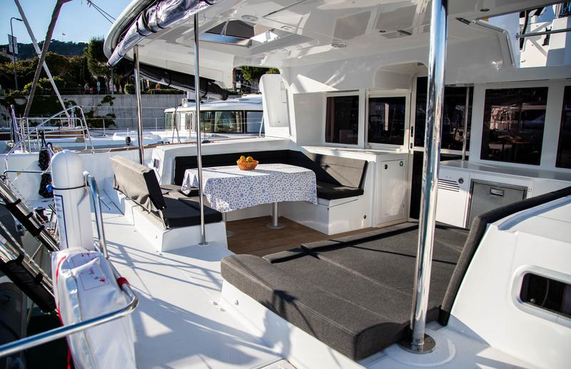 Book yachts online - catamaran - Lagoon 450 F (2019) ANJA equipped with generator, A/C (saloon+cabins), water maker, washer/dryer, dishwasher, microwave oven - ANJA I - rent