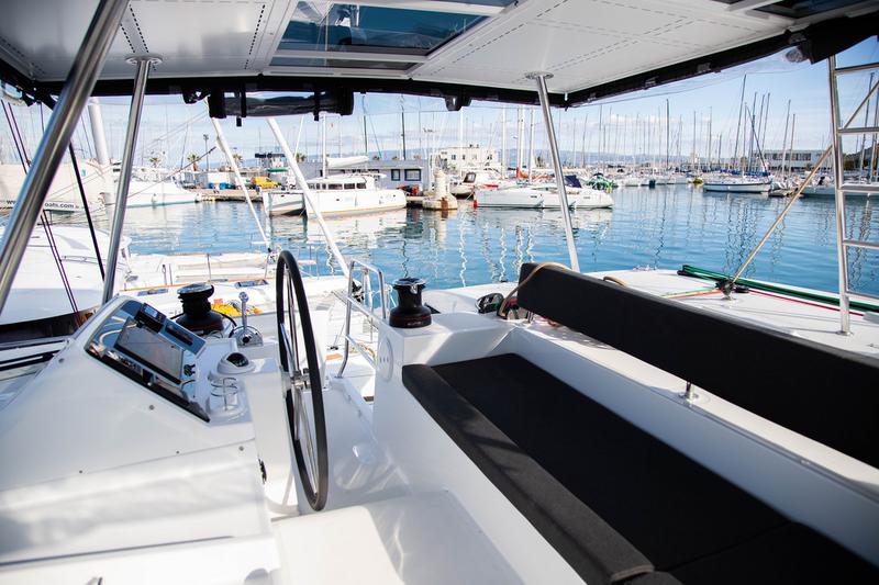 Book yachts online - catamaran - Lagoon 450 F (2019) ANJA equipped with generator, A/C (saloon+cabins), water maker, washer/dryer, dishwasher, microwave oven - ANJA I - rent