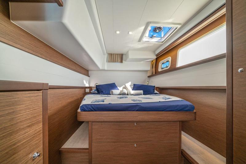 Book yachts online - catamaran - Lagoon 450 Sport LUX equipped with generator, A/C (saloon+cabins), ice maker, dishwasher, 2 S.U.P., underwater lights - PRINCESS SOFIA - rent