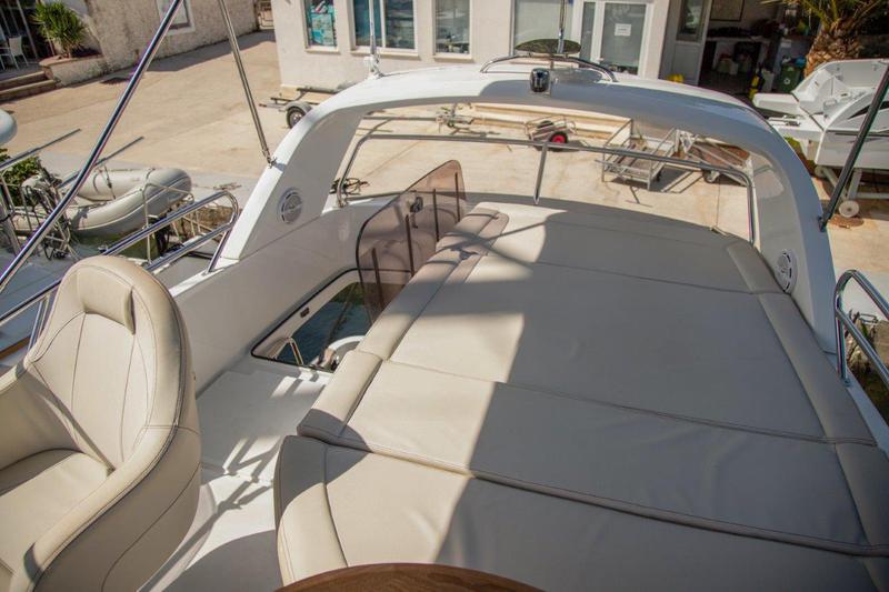 Book yachts online - motorboat - Antares 36 (2019) - ARIELA - rent