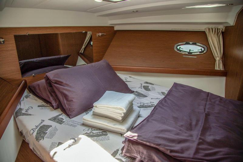 Book yachts online - motorboat - Antares 36 (2019) - ARIELA - rent