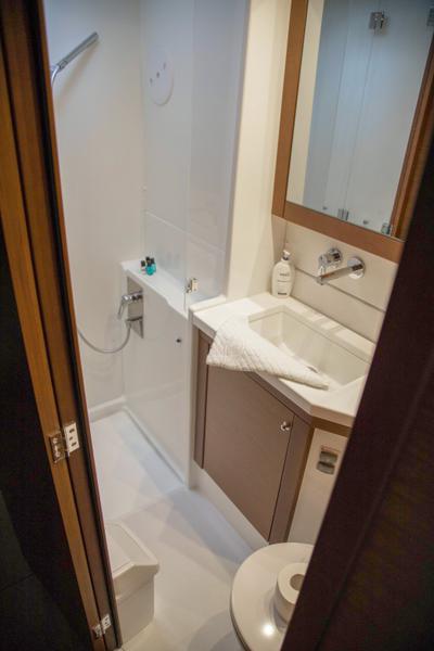 Book yachts online - catamaran - Lagoon 450 Sport (2019) equipped with generator, A/C (saloon+cabins), dishwasher - VJERA - rent