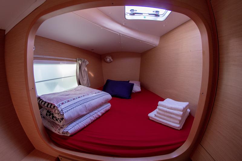 Book yachts online - catamaran - Lagoon 380 (2015) - MINI - rent