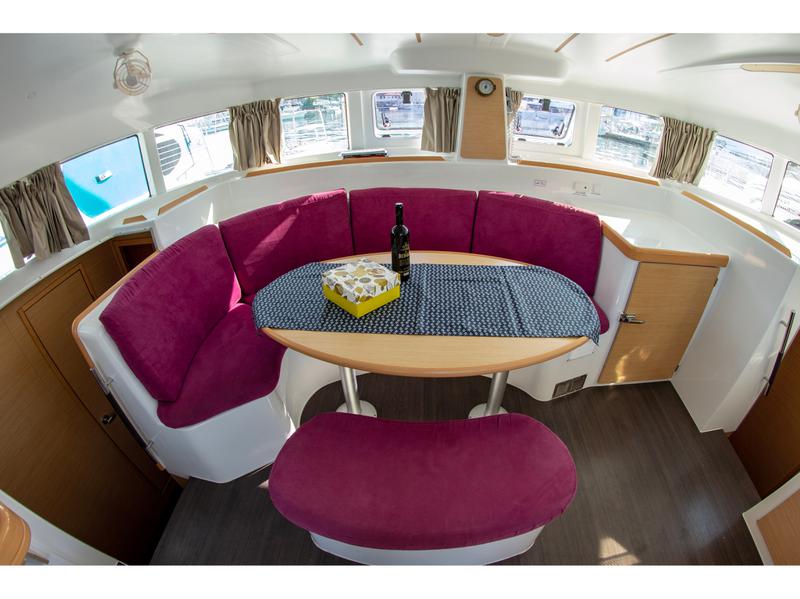 Book yachts online - catamaran - Lagoon 380 (2015) - MINI - rent
