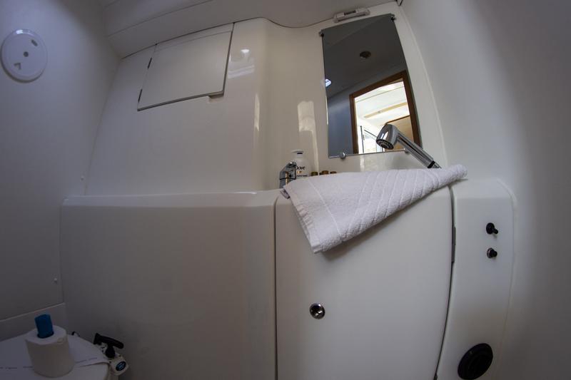 Book yachts online - catamaran - Lagoon 380 (2015) - MINI - rent