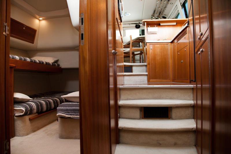 Book yachts online - motorboat - Riviera 42 (2006) - LIMINI - rent