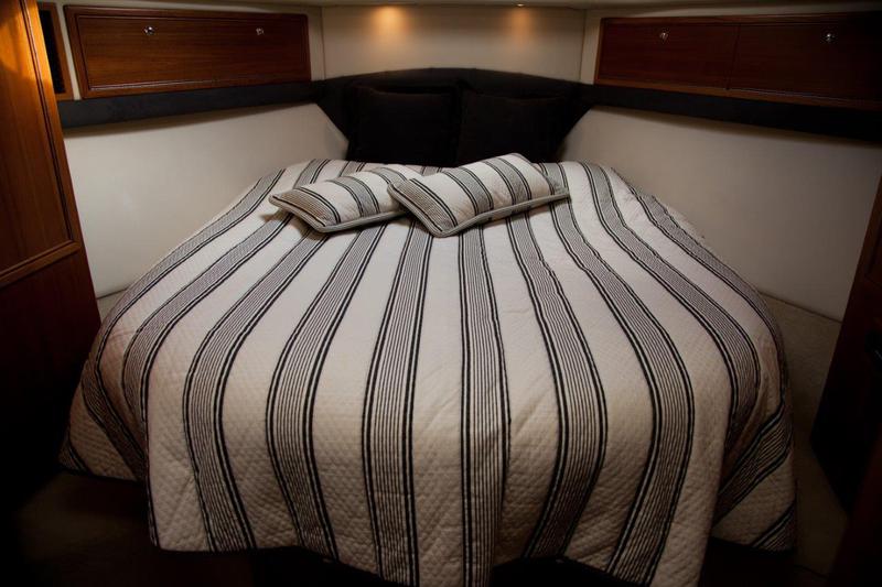 Book yachts online - motorboat - Riviera 42 (2006) - LIMINI - rent