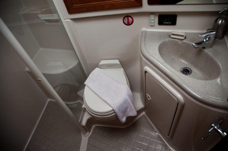 Book yachts online - motorboat - Riviera 42 (2006) - LIMINI - rent