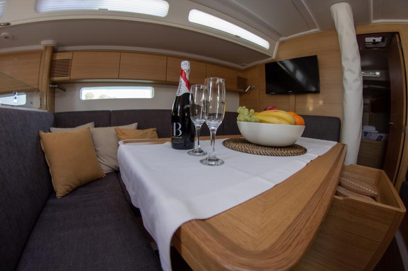 Book yachts online - sailboat - X-Yacht 4-3 - XARA - rent