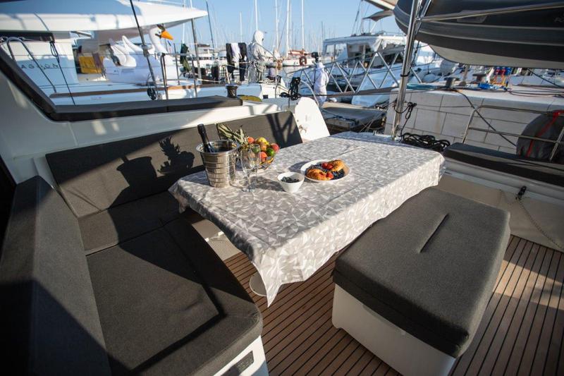 Book yachts online - catamaran - Lagoon 42 (2018) equipped with generator, A/C (saloon+cabins), water maker, bow thruster - ALMA SOFIA - rent