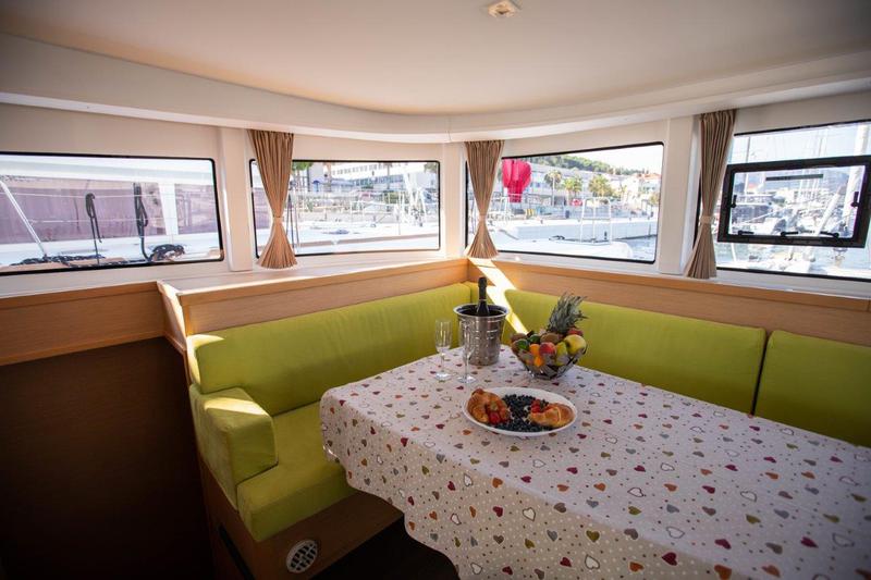 Book yachts online - catamaran - Lagoon 42 (2018) equipped with generator, A/C (saloon+cabins), water maker, bow thruster - ALMA SOFIA - rent