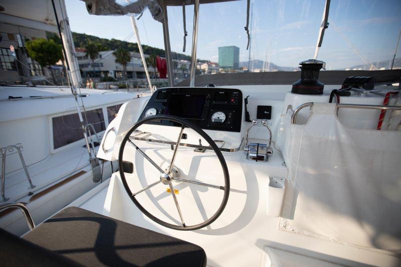 Book yachts online - catamaran - Lagoon 42 (2018) equipped with generator, A/C (saloon+cabins), water maker, bow thruster - ALMA SOFIA - rent