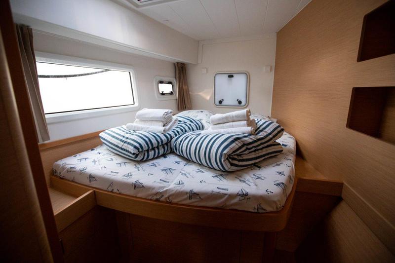 Book yachts online - catamaran - Lagoon 42 (2018) equipped with generator, A/C (saloon+cabins), water maker, bow thruster - ALMA SOFIA - rent