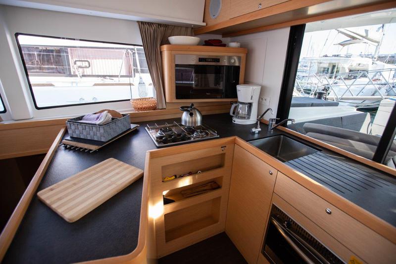 Book yachts online - catamaran - Lagoon 42 (2018) equipped with generator, A/C (saloon+cabins), water maker, bow thruster - ALMA SOFIA - rent