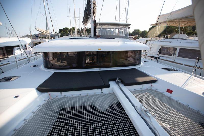 Book yachts online - catamaran - Lagoon 42 (2018) equipped with generator, A/C (saloon+cabins), water maker, bow thruster - ALMA SOFIA - rent