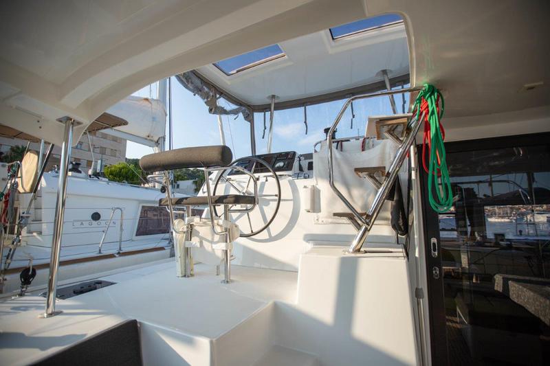 Book yachts online - catamaran - Lagoon 42 (2018) equipped with generator, A/C (saloon+cabins), water maker, bow thruster - ALMA SOFIA - rent