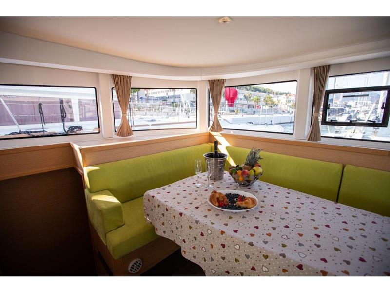 Book yachts online - catamaran - Lagoon 42 (2018) equipped with generator, A/C (saloon+cabins), water maker, bow thruster - ALMA SOFIA - rent