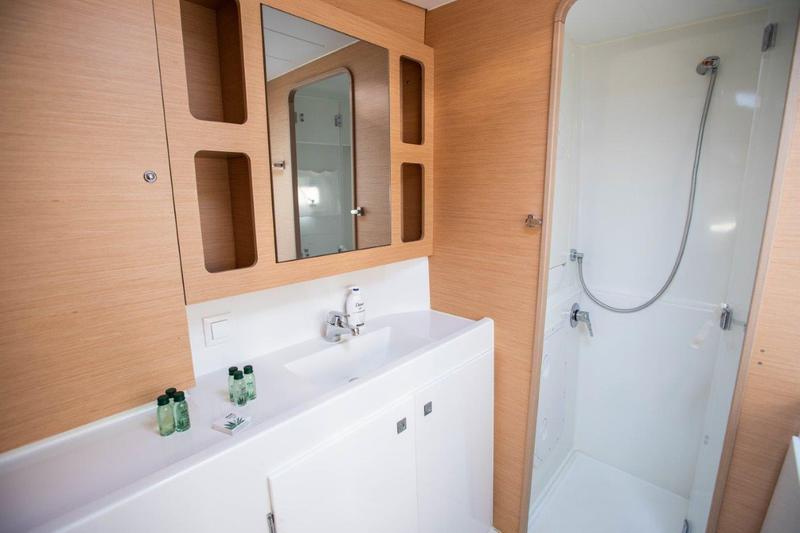 Book yachts online - catamaran - Lagoon 42 (2018) equipped with generator, A/C (saloon+cabins), water maker, bow thruster - ALMA SOFIA - rent