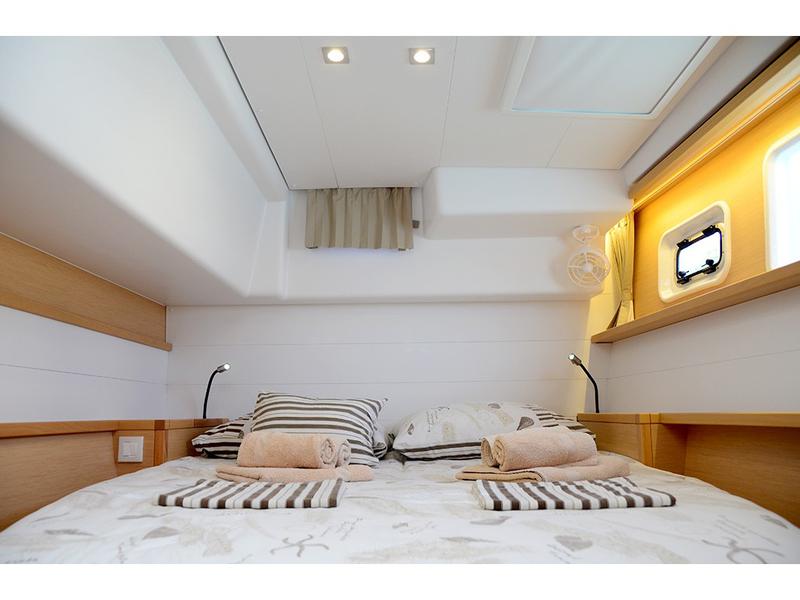 Book yachts online - catamaran - Lagoon 450 F (2016)equipped with generator, A/C (saloon+cabins), ice maker, dishwasher,water maker, microwave oven,  2 S.U.P., underwater lights, bow thruster - PRINCESS IVA - rent