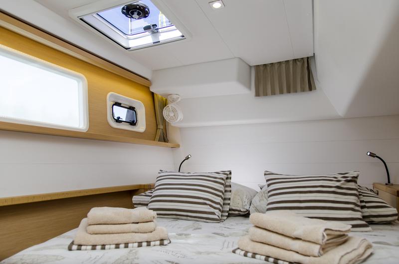 Book yachts online - catamaran - Lagoon 450 F (2016)equipped with generator, A/C (saloon+cabins), ice maker, dishwasher,water maker, microwave oven,  2 S.U.P., underwater lights, bow thruster - PRINCESS IVA - rent