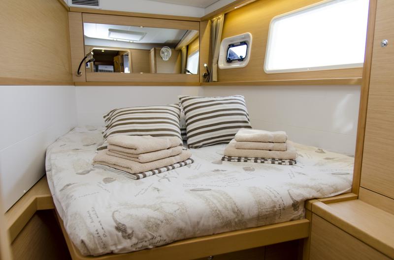 Book yachts online - catamaran - Lagoon 450 F (2016)equipped with generator, A/C (saloon+cabins), ice maker, dishwasher,water maker, microwave oven,  2 S.U.P., underwater lights, bow thruster - PRINCESS IVA - rent