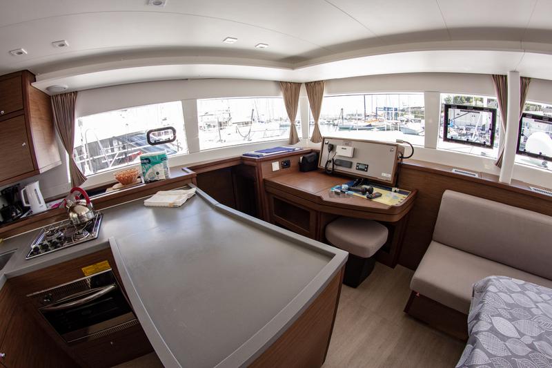 Book yachts online - catamaran - Lagoon 450 F (2018) equipped with generator, A/C (saloon+cabins), 2 S.U.P. - MALA MARE - rent